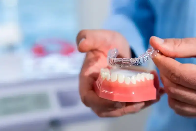 Invisalign a zwykły aparat?